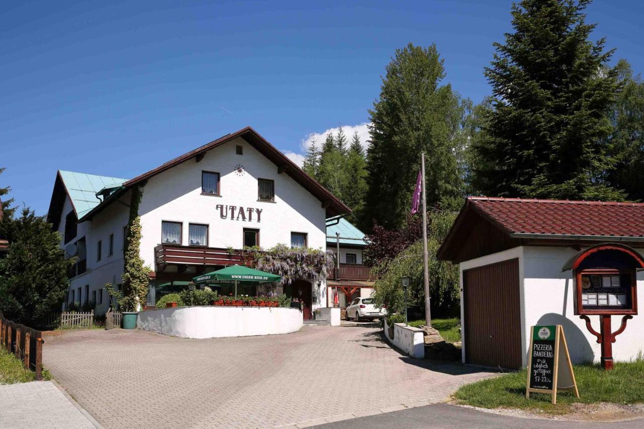 Pizzeria A Penzion Banderas Bayerisch Eisenstein Bagian luar foto