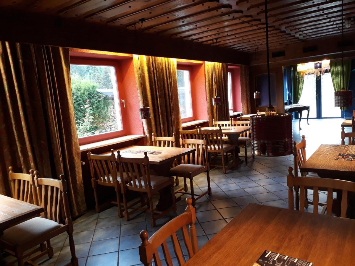 Pizzeria A Penzion Banderas Bayerisch Eisenstein Bagian luar foto