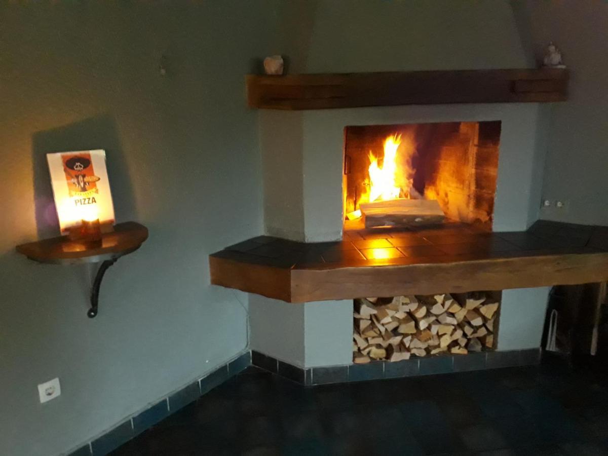 Pizzeria A Penzion Banderas Bayerisch Eisenstein Bagian luar foto